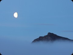 Mond über Färöer