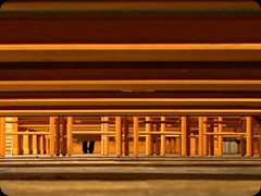 unter den Sitzreihen der Hallgrímskirkja