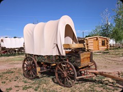 Planwagen im Fort Bluff