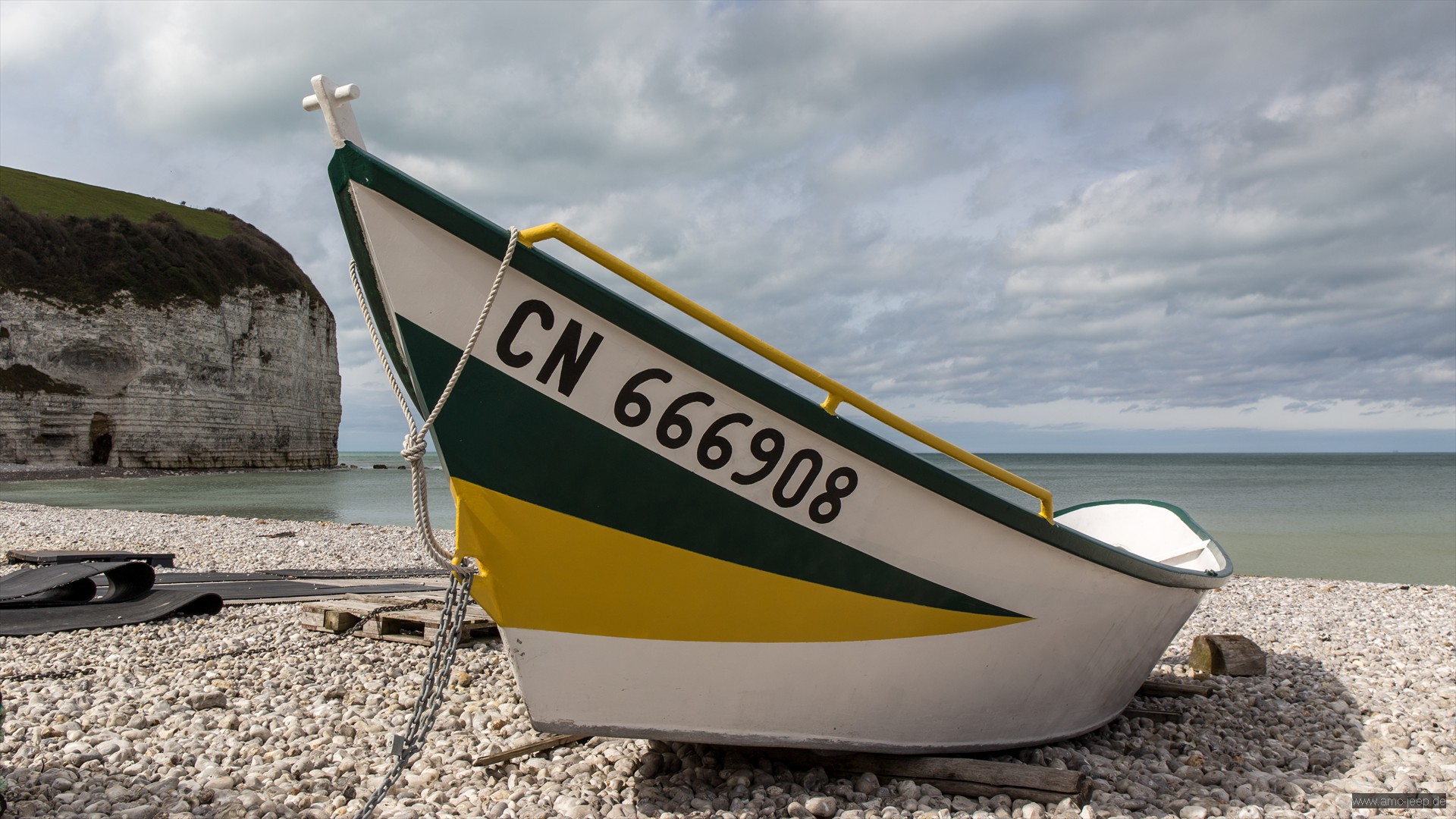 Fischerboot in Étretat
